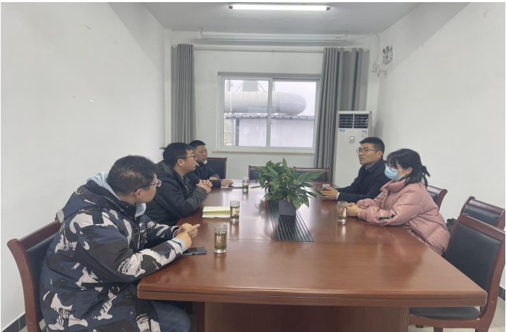 副區(qū)長(zhǎng)程麗群、萬(wàn)順利深入雙益開展節(jié)前慰問檢查